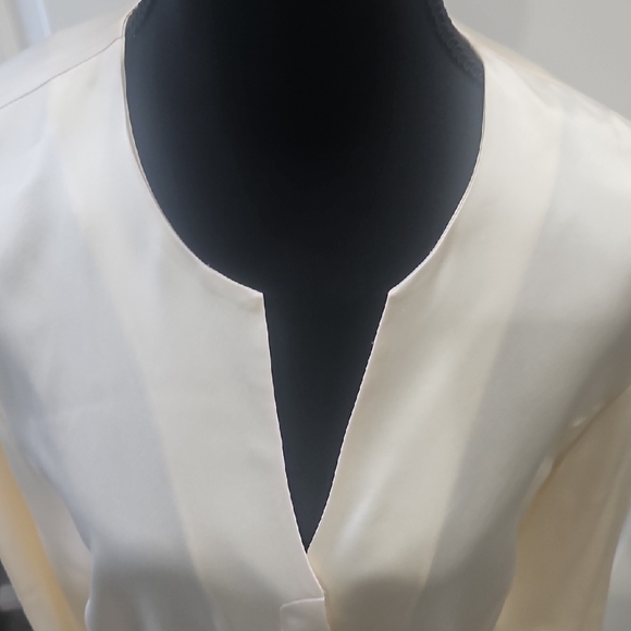 Lafayette 148 New York Cream 100% Silk V-neck Blouse - Picture 4 of 10